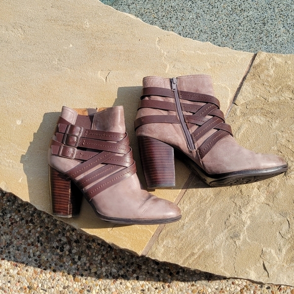 Sofft ARMINDA BOOTIE  Strappy Ankle Bootie  Leather Block heel  9M - Picture 2 of 11